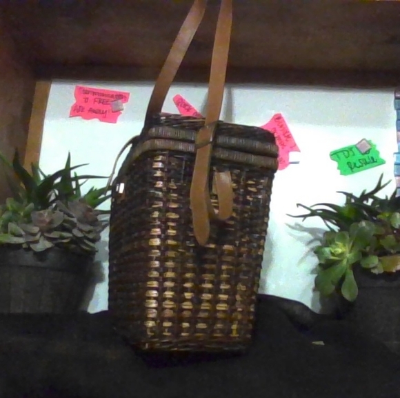 Old Fashion Wicker Pic-Nic Basket W/holders for Wine and Glasses - Picture 6 of 7